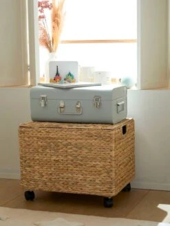 Trunk On Wheels, In Water Hyacinth 7 Trunk On Wheels, In Water Hyacinth -Boutique Lilipinso trunk on wheels in water hyacinth 3